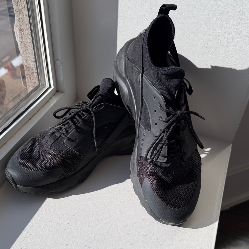 Nike Triple Black Running Shoes - Picture 4 of 4